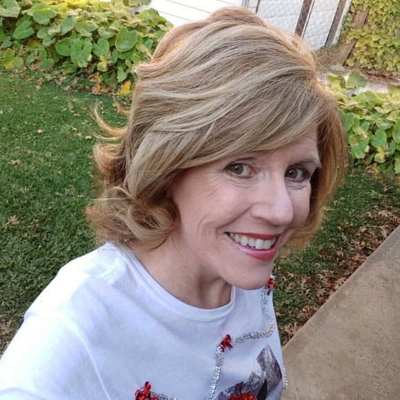 Meet your Posher, Anna - Picture 2 of 2